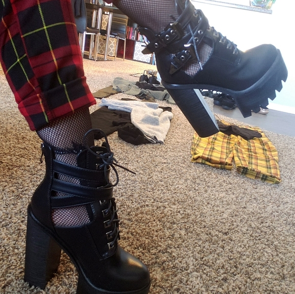 Platform LA Moda Booties - Picture 6 of 6